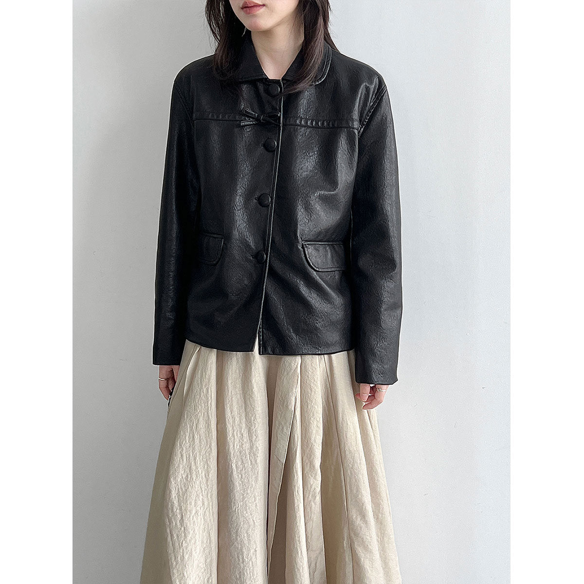 Women's Lapel Single-Breasted Leather Short Jacket Vintage Minimalist Commuter Leather Jacket