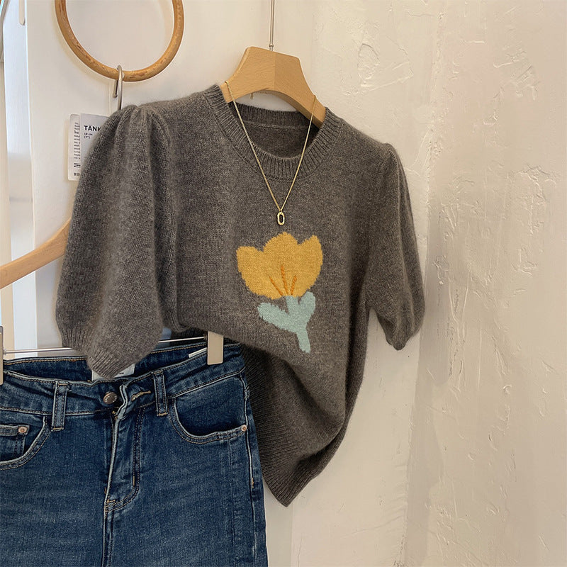 Round neck pullover short knit sweater